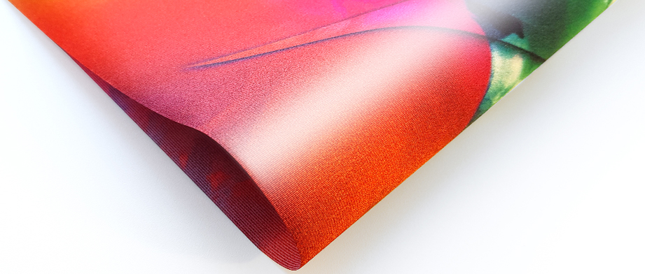 Fahnendruck und Stoffdruck auf Satin mit Brandschutzzertifizierung (B1)